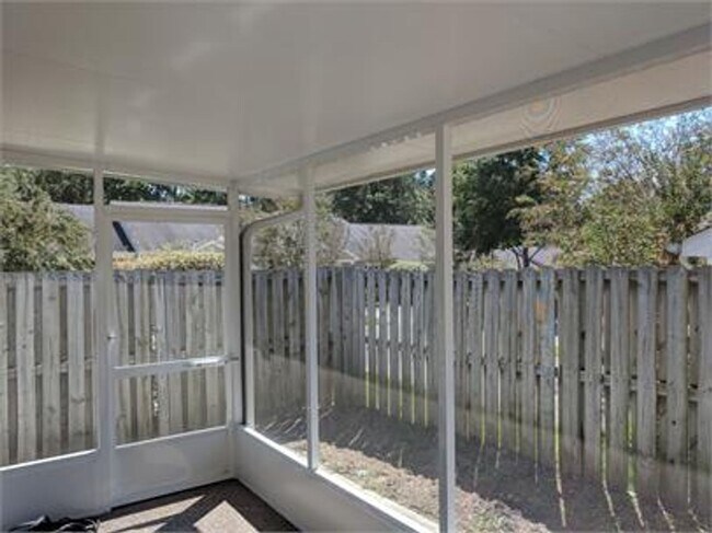 Building Photo - 3101 Lucas Ln SW