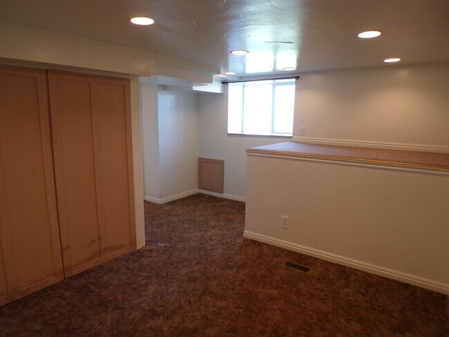 Building Photo - 552 S 800 W St