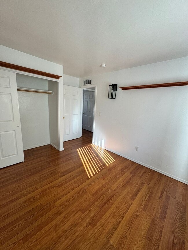 Building Photo - Charming 2 bedroom 1 bath