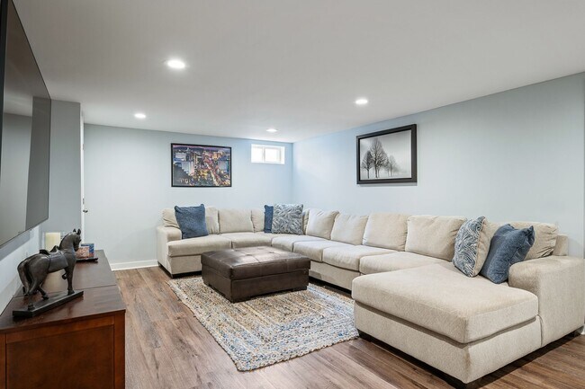 Building Photo - Charming St. Matthews Ranch