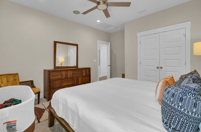 Building Photo - Impressive 4 bedroom home + office with el...