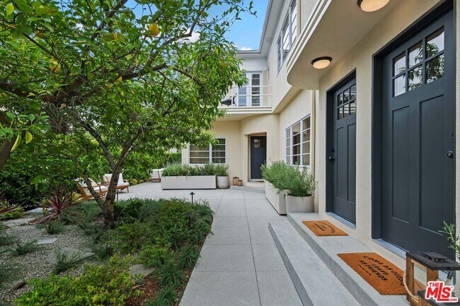 Building Photo - 464 N Harper Ave