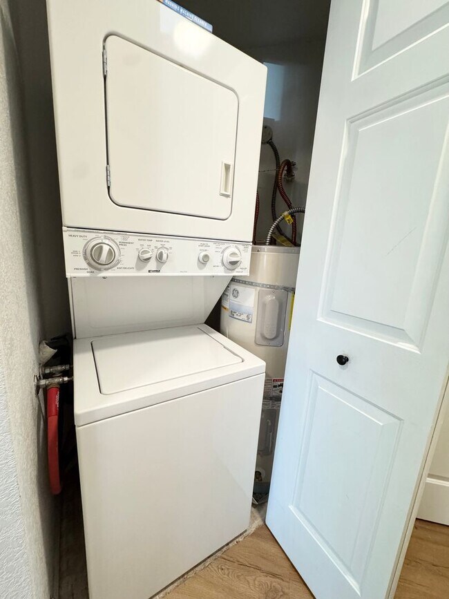 Building Photo - Updated, light flooded corner 1 bedroom 1 bath condo in Madison Valley