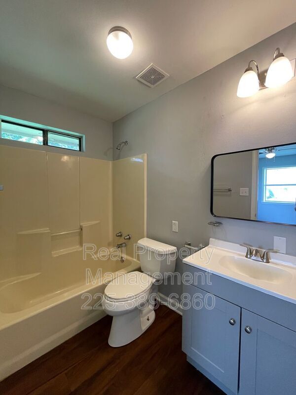 Building Photo - 38294 1494