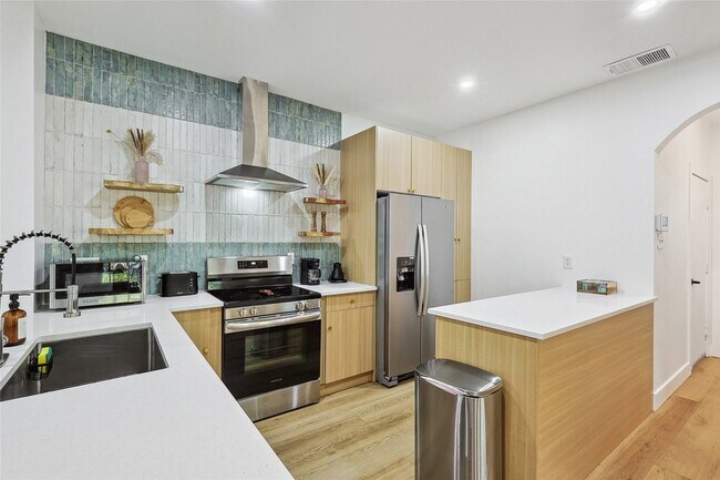 Building Photo - 1088 Pondview Dr