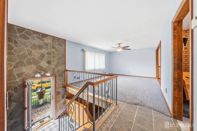 Building Photo - 62 Pinho Ave
