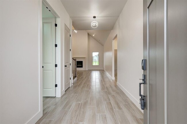 Building Photo - 4616 Maple Rdg Dr