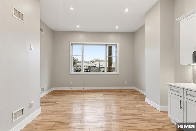Building Photo - 12 Dempsey Ave
