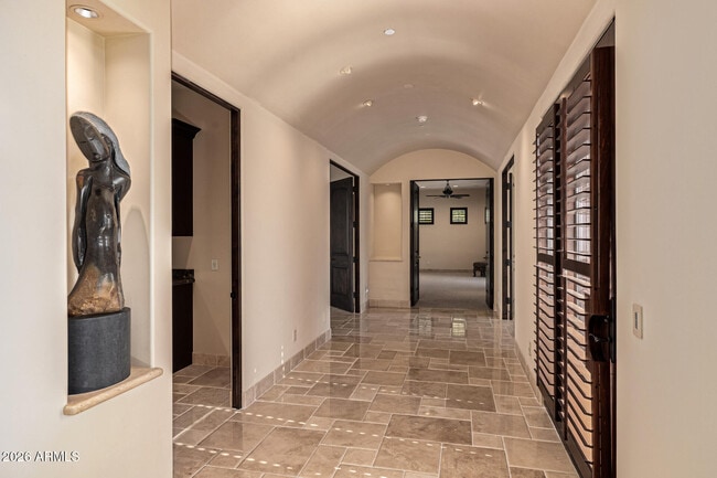 Building Photo - 8406 E Calle Buena Vista