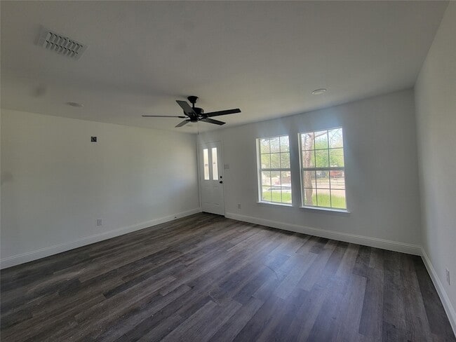 Building Photo - 3024 N Crump St