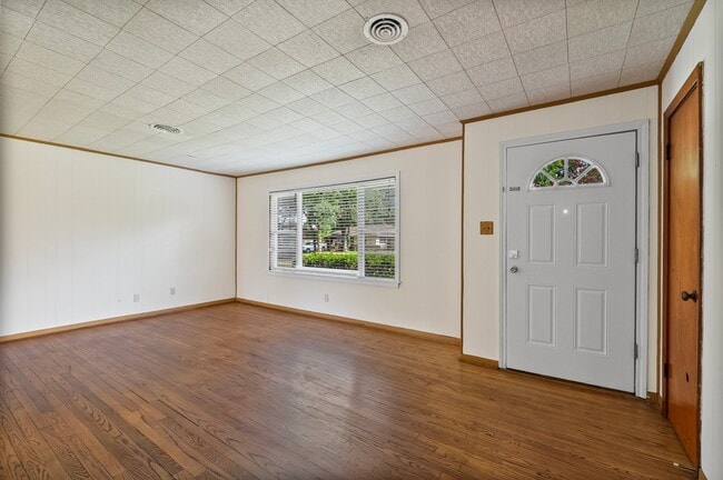Building Photo - 5532 Meadow Creek Ln