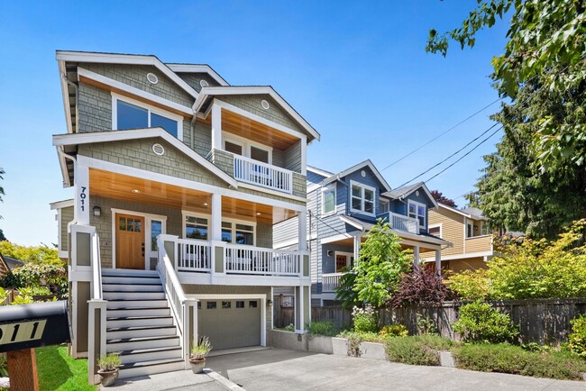 Building Photo - Gorgeous Big Ravenna Home in Seattle