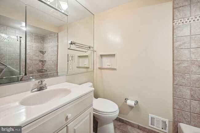 Building Photo - 12904 N Commons Way