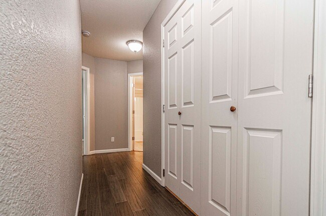 Building Photo - 1316 Elm Creek Dr