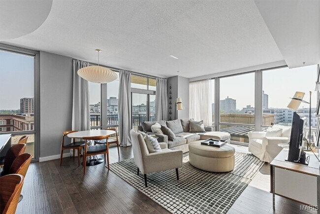 Building Photo - 4909 Laclede Ave