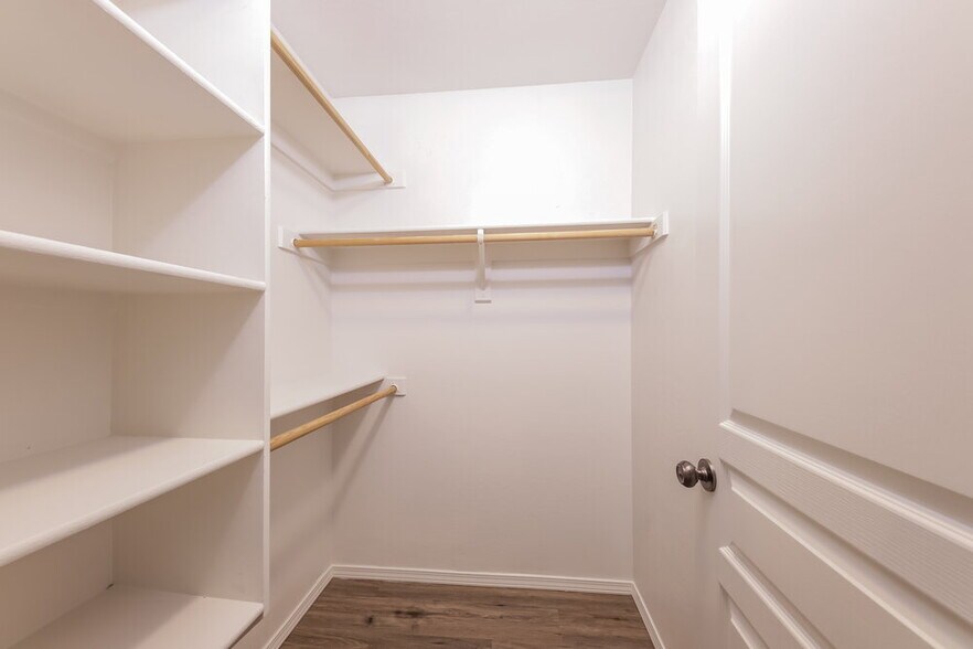 Building Photo - 8028 S 48th Ln