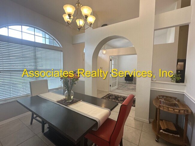 Building Photo - Beautiful 4 Bedroom/3 Bathroom in BROADMOOR!
