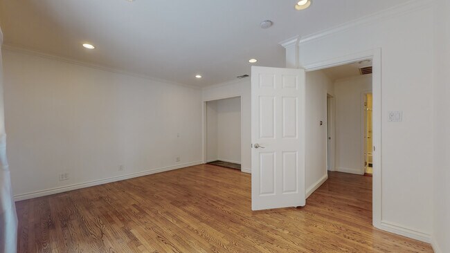 Master bedroom to hallway... - 18406 Bessemer St