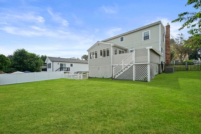 Building Photo - 28 Hillside Ave