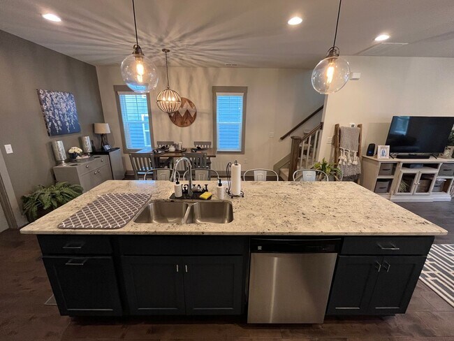 Building Photo - **OFFERING WAIVED APPLICATION FEES & $150 ...