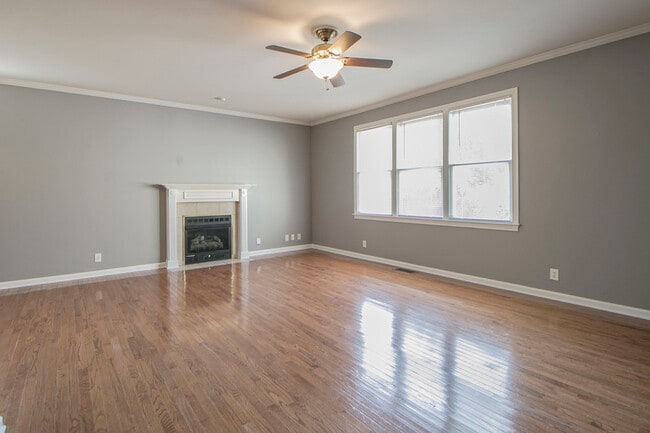 Building Photo - 702 Mt Vernon Dr