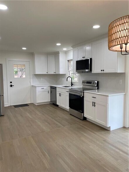 Building Photo - 475 Maxwell Rd