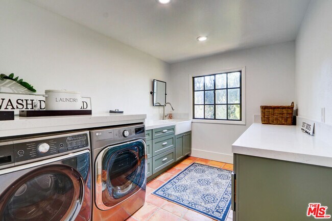 Building Photo - 456 S McKnight Rd