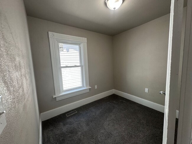 Building Photo - Large Open Concept 5BR/2BA Rent to Own Home with Office