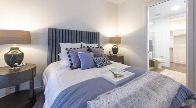 Building Photo - Downtown Studio at $1,680 — 1.5 Months Free, Modern Living