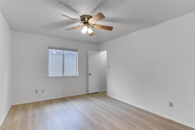 Building Photo - 8313 Columbia Falls Dr