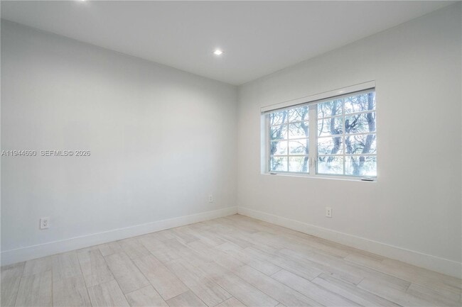 Building Photo - 960 Jefferson Ave