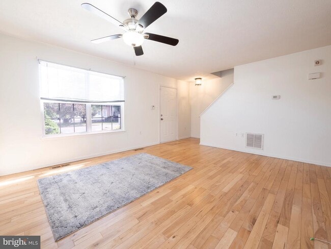 Building Photo - 173 Equestrian Dr
