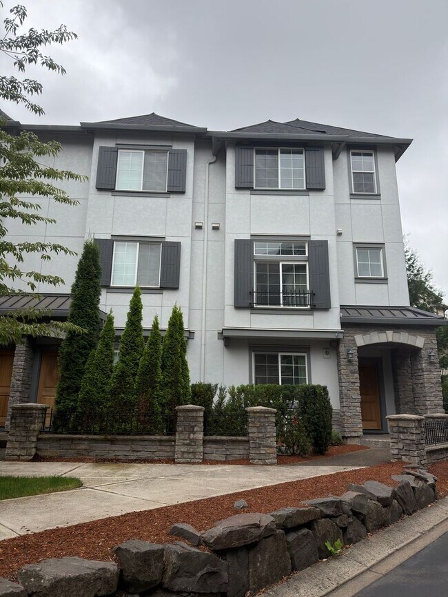 Building Photo - 28521 SW Orleans Ave