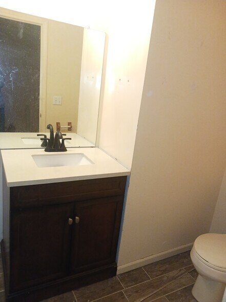 Half bath - 2557 John R St