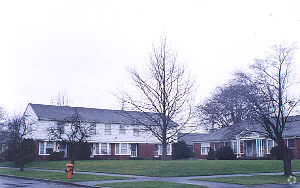 Building Photo - Ainsworth Court Apartments