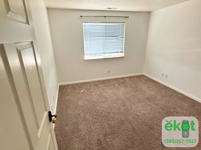 Building Photo - 8176 N Cedar Springs Rd