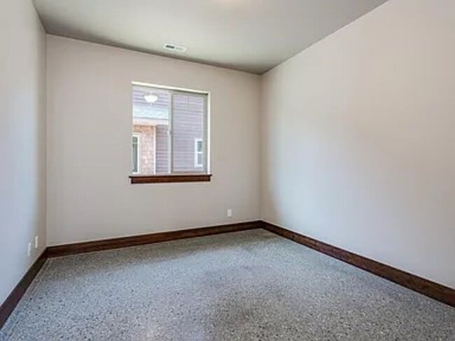 Building Photo - Sought after Dover Bay Home