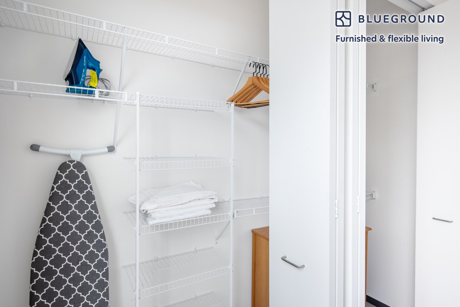 Building Photo - 2340 N California Ave