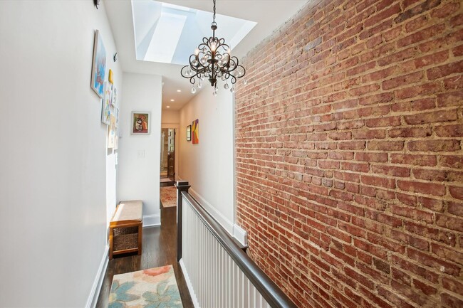 Building Photo - Stunning 3BR+, 3.5BA Capitol Hill Home wit...