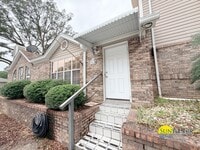 Building Photo - Spacious 3BR Townhome Minutes from Hurlburt Field and Eglin AFB!