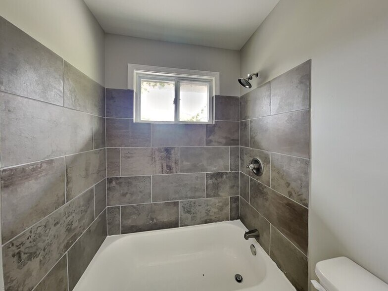 Building Photo - 7745 Madrid Ave