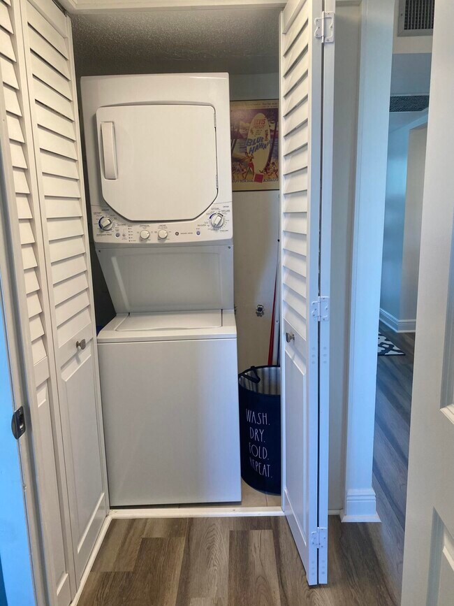 Building Photo - 18 Royal Palm Way