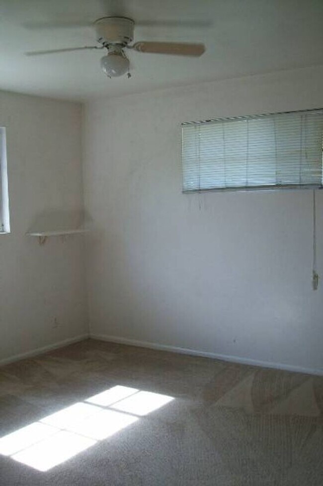 Building Photo - 3 Bedroom in Hudson Park off Cedar