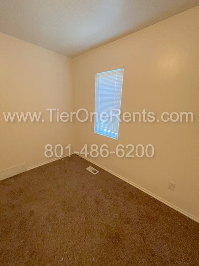 Building Photo - This property offers a NO DEPOSIT option a...
