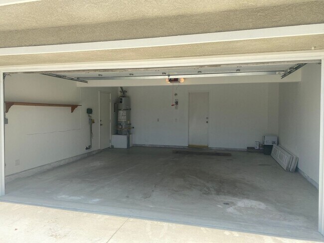 Building Photo - Gorgeous Single Family House - Available June 2026!