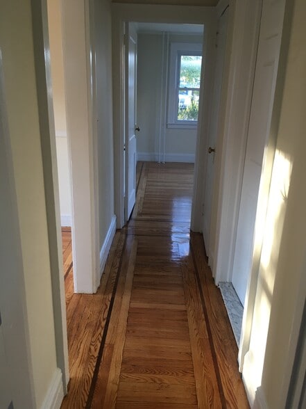 Building Photo - 67 E Hawthorne Ave