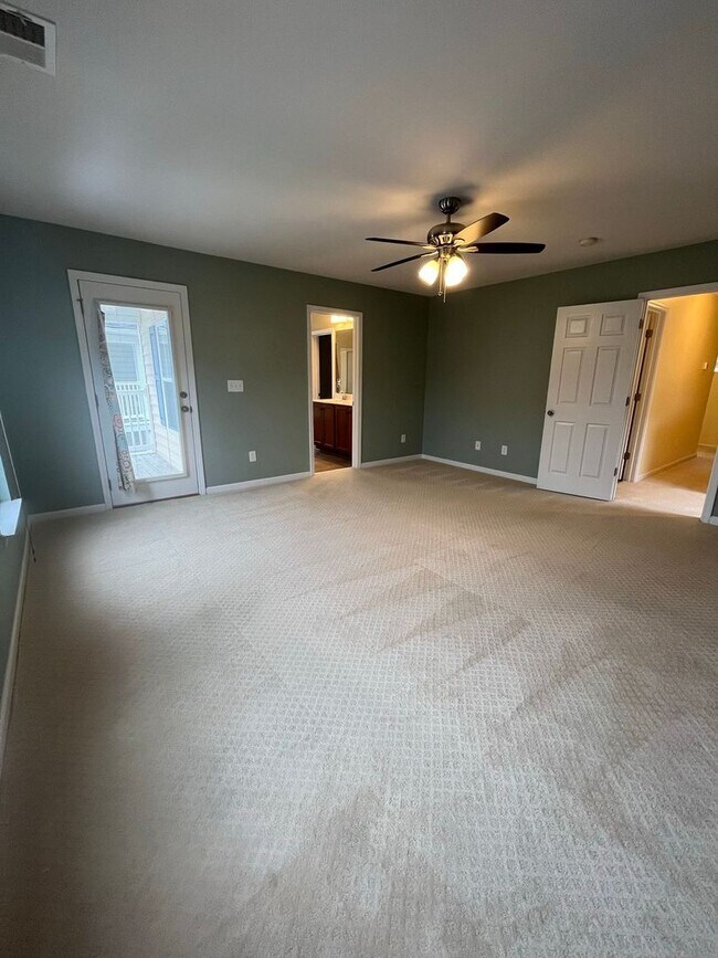 Building Photo - Beautiful 4-Bedroom 3 Bath Home with Neighborhood Pool!