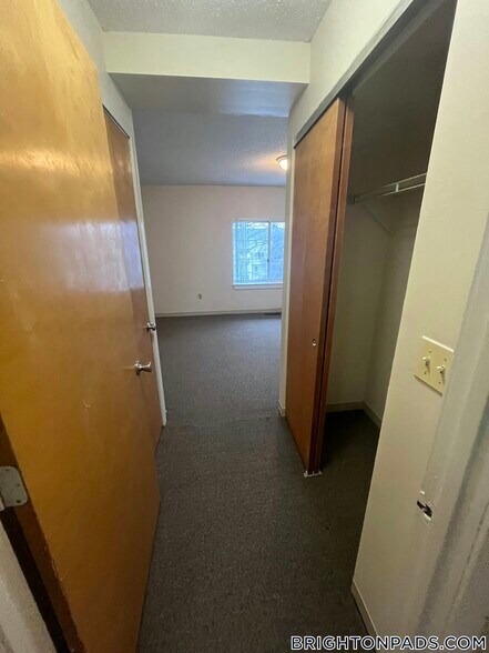 Building Photo - 152 N Beacon St