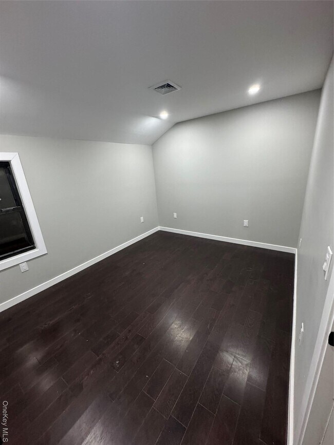 Building Photo - 167-20 140th Ave