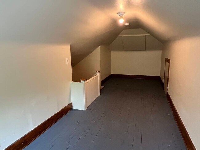 Building Photo - 677 Blaine Ave